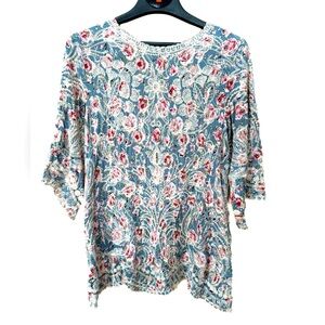 Solitaire size L, 3/4 sleeve top, light blue floral heavily embroidered, boho